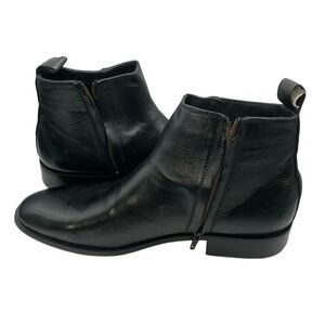 CA Boots 10 Black Leather Side Zip Pull Tab Ankle Modern Urban Sleek‎